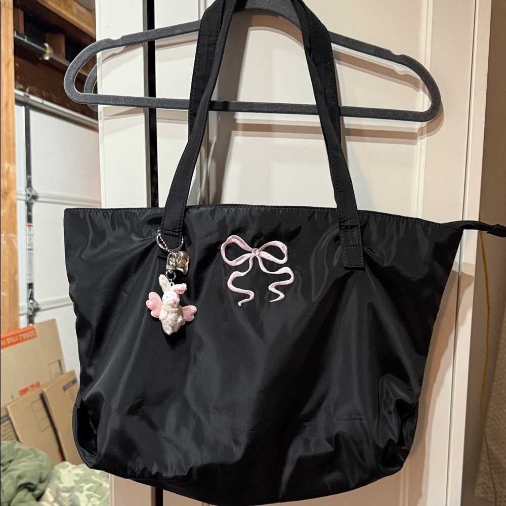 Korea Black Tote Bag with Pink Bow Accent